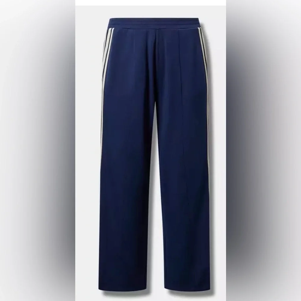 Pre-Loved Torrid Navy Track Pants Size: 2x Regular Length - Picture 2 of 10